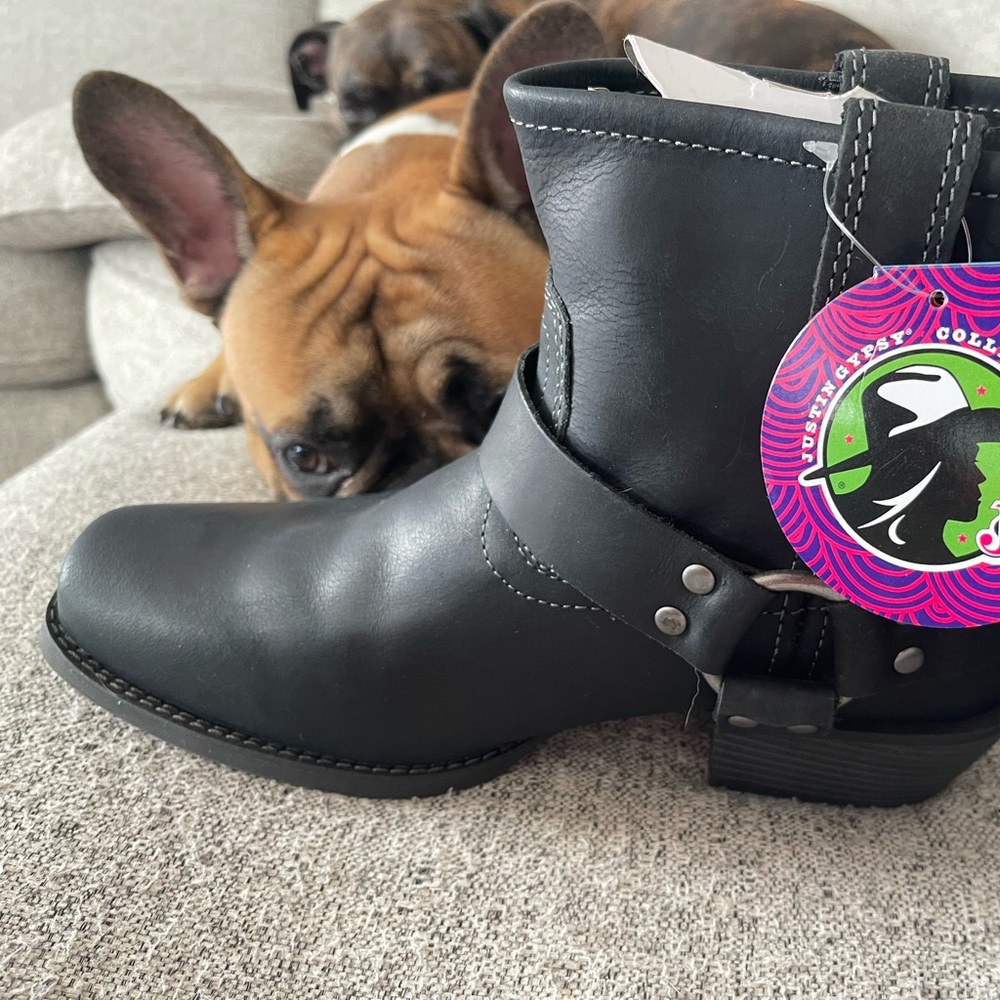 Beautiful brand new Justin Boots Gypsy Collection